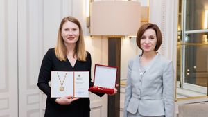 Scriitoarea Tatiana Țibuleac a primit de la Maia Sandu cea mai înaltă distincție a Republicii Moldova/ Țibuleac a câștigat în 2019 Premiul Uniunii Europene pentru Literatură