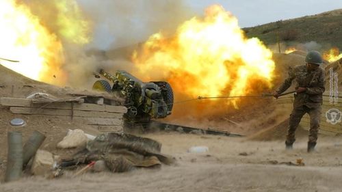 Copleșită de forța militară a Azerbaidjanului în Nagorno-Karabah, Armenia cere ajutorul Rusiei și vrea cooperare armată