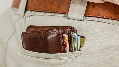 România este țara în care cash-ul bate cardul. Aproape jumătate dintre români nu au cont la bancă / În acest ”club select” se regăsesc țări ca Egipt, Kazahstan, Bulgaria și Ucraina