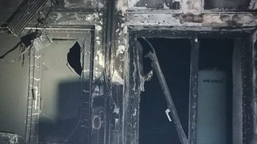 Filmul intervenției de la incendiul din Piatra Neamț: Pompierii au ajuns în 5 minute de la apelul la 112. Incendiul a fost lichidat în 20 de minute. Au fost implicați 140 pompieri, medici și asistenți, autospeciale, ambulanțe și unități de terapie intensivă mobilă