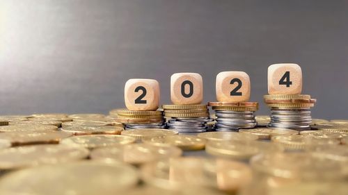 Datoria publică a României a crescut puternic, la un nou nivel record. Îndatorarea a depăşit 52% din PIB - presă