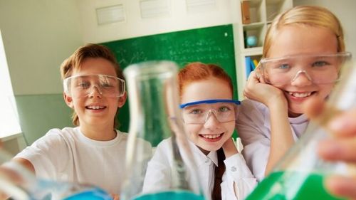 Știința distractivă și interactivă pentru copii la atelierele de vară - duminică 11 iunie și sâmbătă 17 iunie! Prima serie cuprinde cursuri și workshopuri de fizică, chimie, biologie și un curs de negociere pentru copii (Parteneriat)