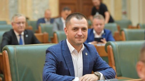 Senatorul PNL Ciprian Pandea și o directoare de la Cancelaria premierului și-au pasat firme de construcții abonate la contracte publice