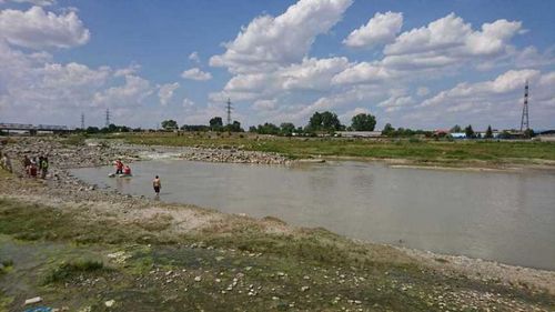 Tragedie. A fost găsit trupul băiatului de 18 ani înecat în râul Moldova care a sărit în apă să-și salveze sora de 17 ani / Ea a fost resuscitată, dar a decedat ulterior la spital