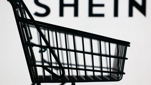 Retailerii britanici cer urgent introducerea unei taxe pentru importurile ieftine, pentru a reduce avantajul platformelor precum Shein