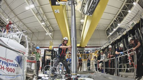 Misterioasa antimaterie a fost observată pentru prima dată căzând, sub efectul gravitației