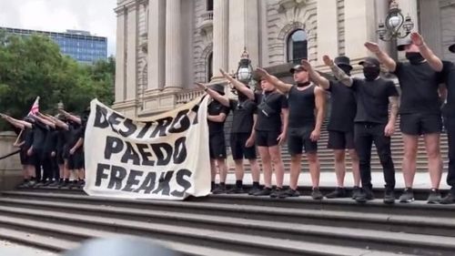 Ciocniri în Australia între neonazişti şi protestatari pentru drepturile populaţiei transgen / Premierul Andrews: Naziştii nu sunt bineveniţi. Nu pe scările parlamentului. Nu sunt bineveniţi nicăieri