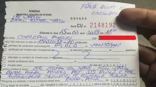 Dosar penal pentru un protestatar #șîeu: Un bărbat din Vaslui le-a spus polițiștilor că i s-a defectat mașina și a blocat traficul în zona centrală a orașului