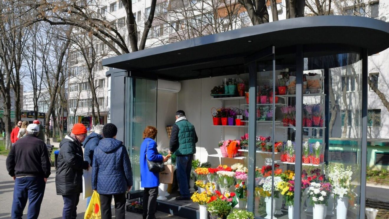 Chioșcuri noi de flori de 17.600 de euro montate în sectorul 6 din București