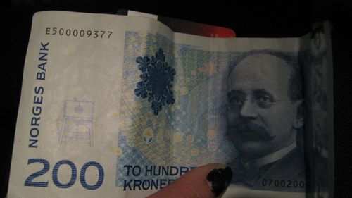 Norvegia vrea să protejeze dreptul consumatorilor de a plăti cu numerar / În statul nordic, utilizarea cash-ului a coborât la cel mai scăzut nivel de pe glob în pandemie