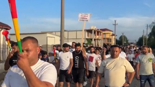VIDEO Proteste în Râmnicelu (Buzău), cu acuzații de fraudă în favoarea candidatului PSD