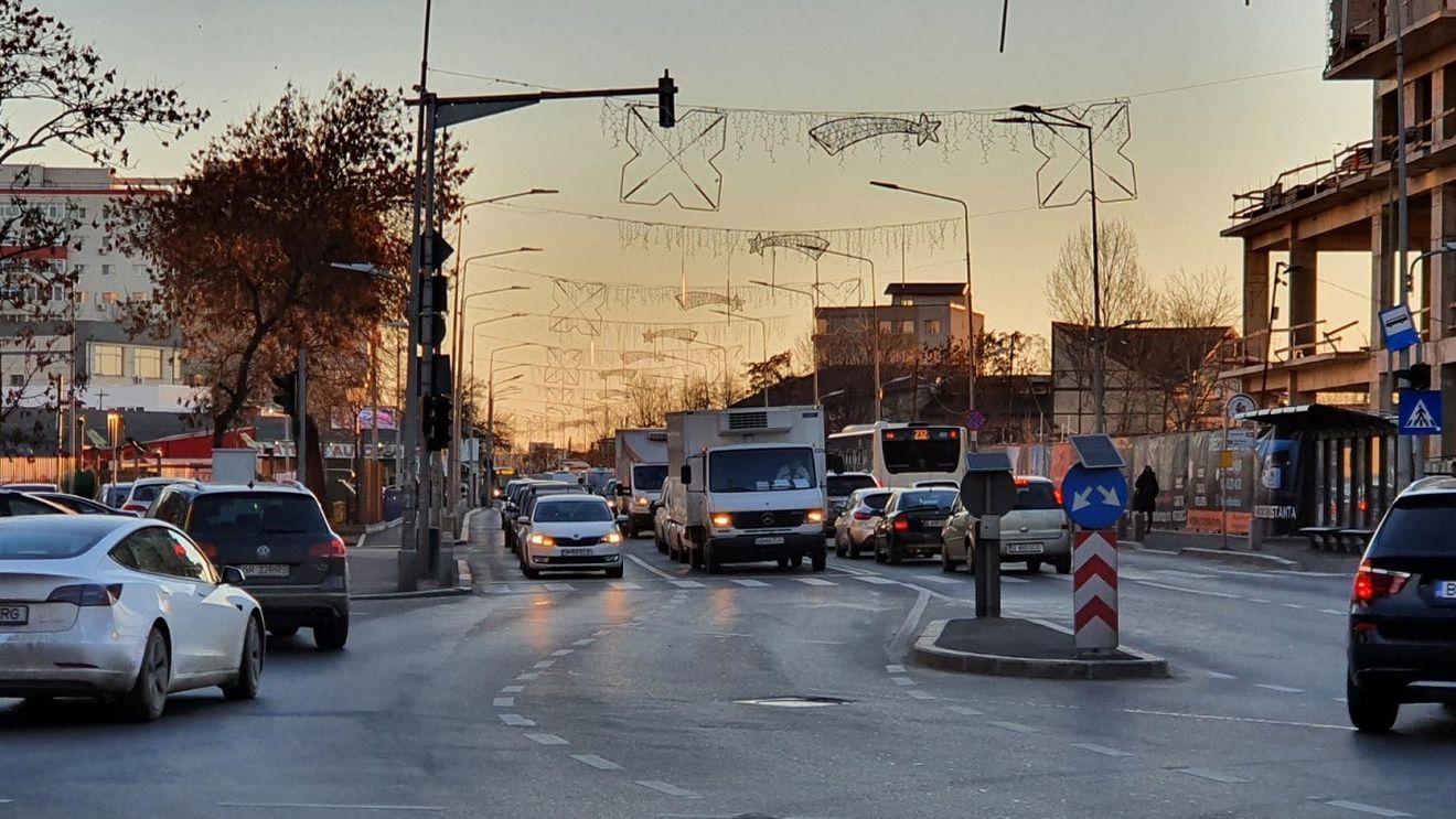 Traficul rutier restricţionat pe mai multe străzi din București în acest weekend. Vezi rutele ocolitoare