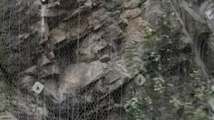DRDP Craiova se disculpă în cazul șoferului mort din cauza unui bolovan desprins de pe stânci, pe Valea Jiului / Responsabilitatea montării de sisteme de protecție ne revine la o înălțime de maximum 30 de metri