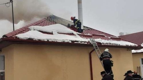 Neamț: Un bătrân a murit în noaptea de Revelion, după ce a luat foc patul în care dormea