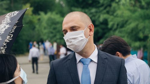 Primarul ales al Sectorului 2, Radu Mihaiu, propune deschiderea spaţiilor verzi din jurul blocurilor. Autorităţile locale ar urma să organizeze dezbateri publice cu oamenii