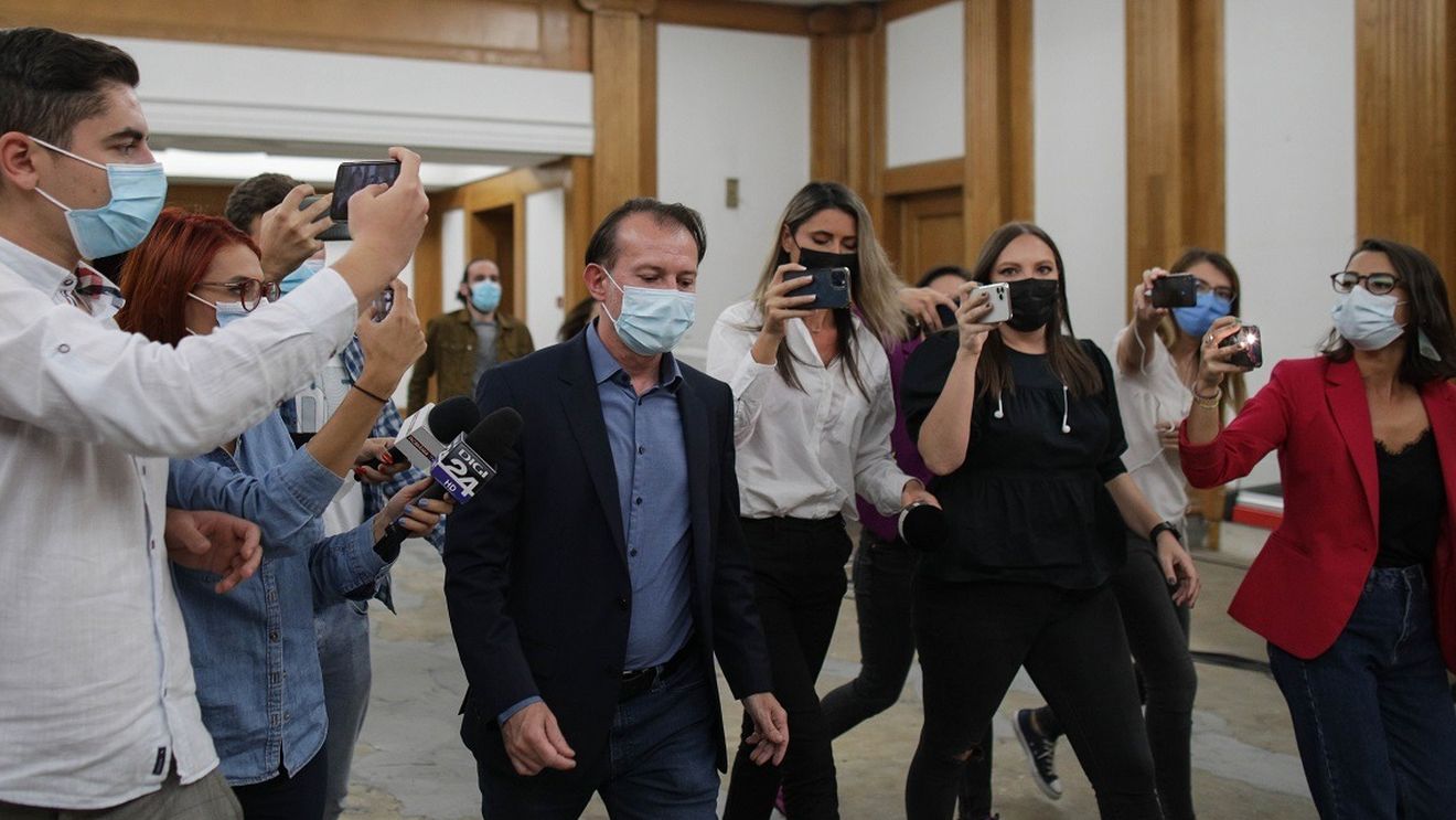 VIDEO Premierul Florin Cîțu a cedat și a plecat dintr-o conferință de presă, deranjat de întrebările ziariștilor despre ce alianțe poate face PNL