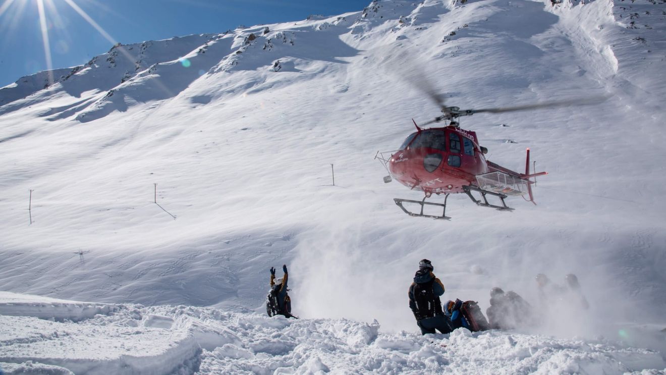 Poliţia elveţiană caută şase schiori daţi dispăruţi în apropierea muntelui Matterhorn