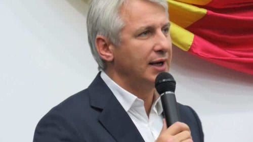 Limbaj suburban al ministrului Eugen Teodorovici pe Facebook: ”Cred că ai tăi te-au făcut la nevoie și sigur le-a părut rău”. Ministrul susține că i-a fost spart contul