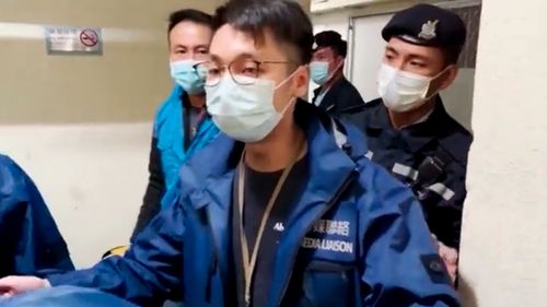 VIDEO Poliția din Hong Kong a arestat șase angajați ai publicației independente Stand News