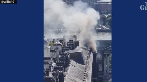 VIDEO Incendiu puternic la Somerset House, în centrul Londrei  / Zeci de pompieri acționează pentru stingerea flăcărilor