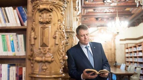 Iohannis, întrebat dacă o revocă pe Kovesi: ”Și această săptămână e dedicată cititului”. Despre modificarea Codului de Procedură Penală: ”Inadmisibil, lege cu dedicație pentru Dragnea”