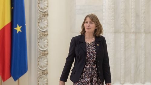 Klaus Iohannis a decorat-o pe ambasadoarea SUA la București cu Ordinul Național „Steaua României” în grad de Mare Cruce