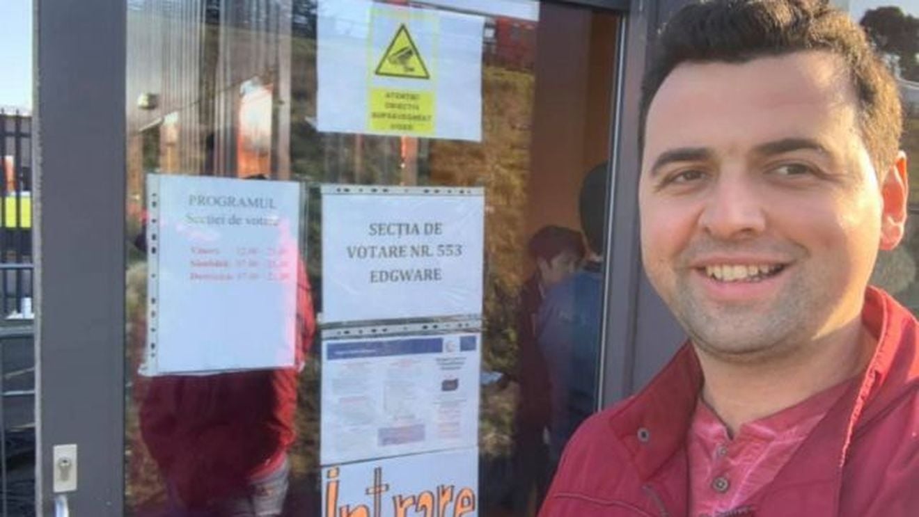 VIDEO Cine este poliţistul care l-a înfruntat pe deputatul PSD la Aeroportul Suceava. Ilie Răzvan Rotaru ar fi încercat să-l intimideze cu legitimația de parlamentar după ce și-ar fi parcat neregulamentar mașina