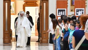 Diversitatea să nu mai fie definită în proiectul legii învățământului, iar profesorii să nu mai fie obligați să o promoveze, îi cer Ligiei Deca reprezentanții cultelor religioase, la inițiativa Patriarhiei ortodoxe. Acestea mai solicită ca sintagma „orientare sexuală” să fie ștearsă din document