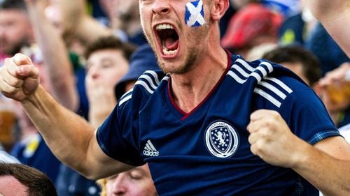 Selecţionerul Scoţiei îl acuză pe arbitrul argentinian de la meciul cu Ungaria că nu a acordat un penalti echipei sale: ”De ce nu a fost un arbitru european?”