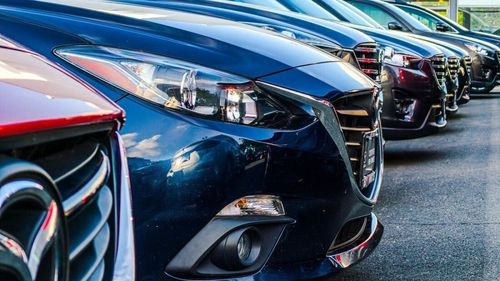 UE a ajuns la un acord privind legea care interzice vânzările de noi autoturisme echipate cu motoare pe ardere internă începând din 2035