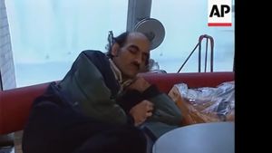 Un iranian care a locuit în aeroportul Charles de Gaulle timp de 18 ani şi a inspirat filmul ”Terminalul”, cu Tom Hanks în rolul principal, a murit în aeroport