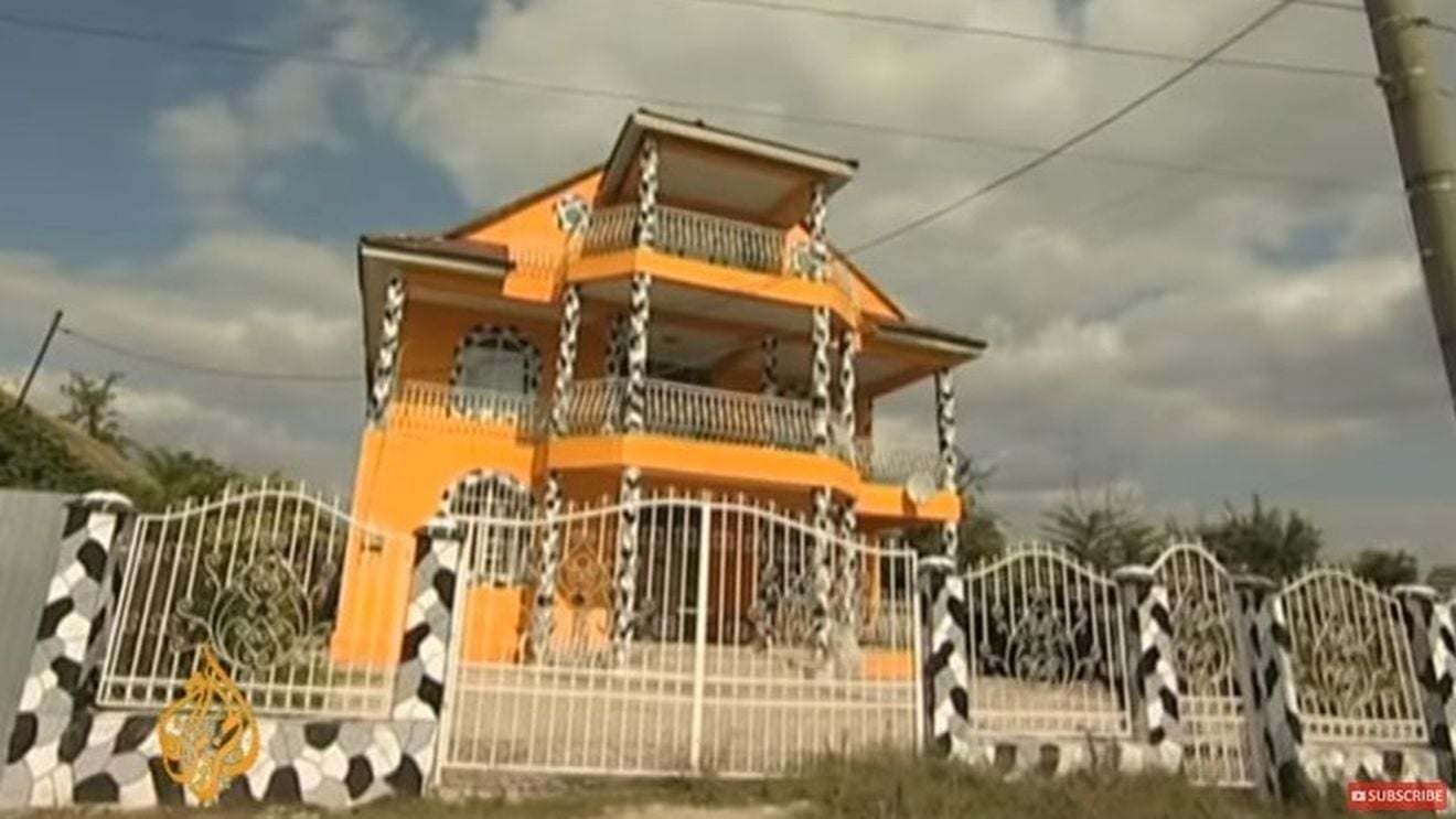 The Sun publică o amplă investigație despre cazul Țăndărei: Orașul de lux în care gangsterii români bogați construiesc palate din bani britanici și sclavia copiilor