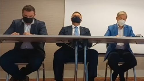 Ministrul cercetării își cere scuze pentru că a ațipit de mai multe ori la o conferință de presă lângă Dacian Cioloș: Din cauza oboselii acumulate, am avut câteva momente de somnolență. Le cer scuze colegilor