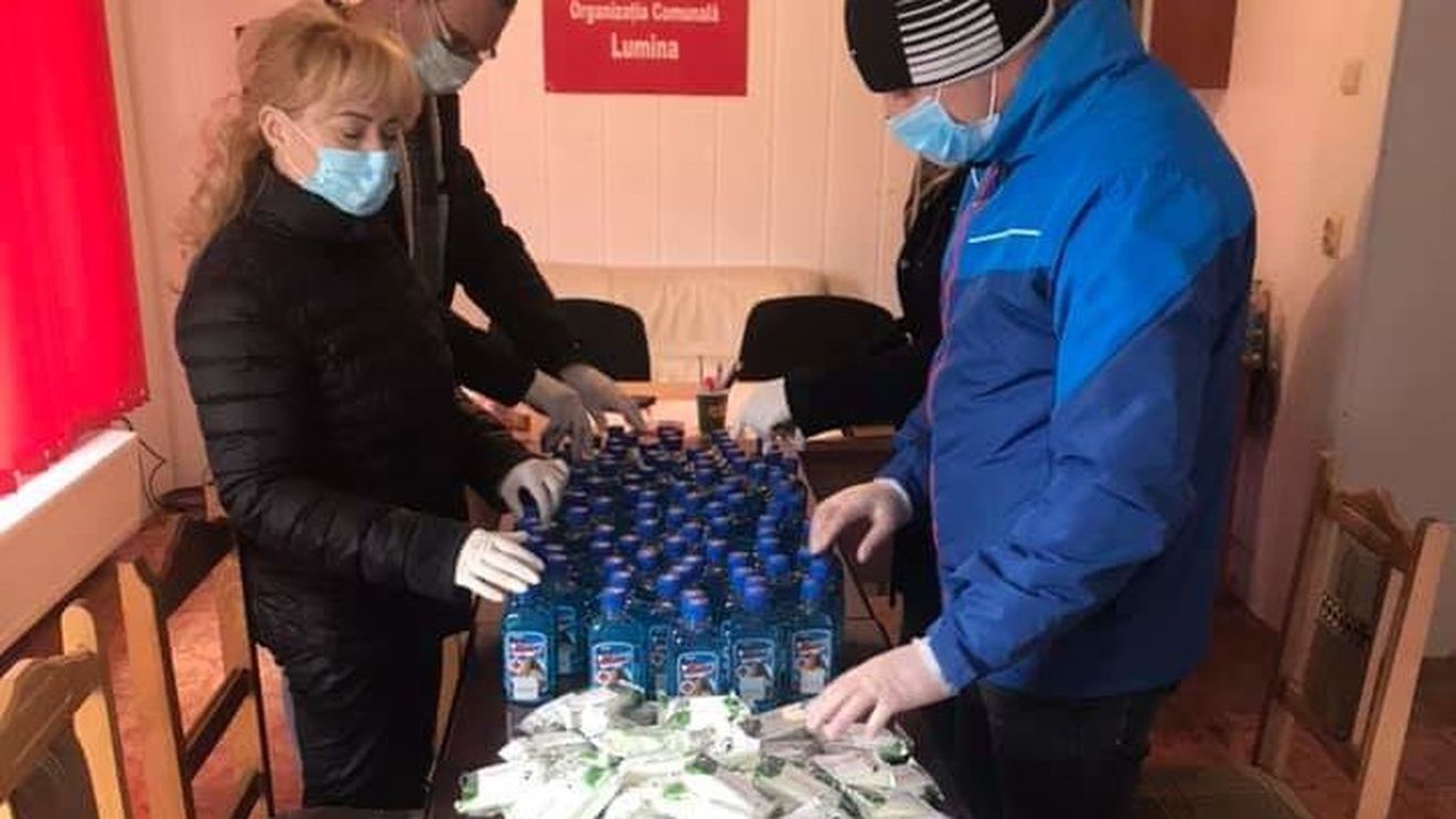 PSD își face campanie electorală pe seama coronavirusului: O filială din Constanța a cumpărat sute de sticle de spirt și săpun pe care le-a inscripționat cu mesaje electorale ca să le distribuie celor care ”nu au mai apucat”