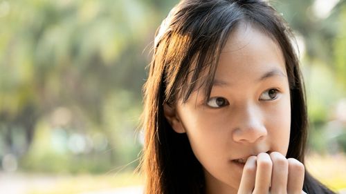 O tehnică simplă i-ar putea ajuta pe cei care au diverse ticuri, precum rosul unghiilor, ciupitul pielii sau mușcatul buzelor și al obrajilor