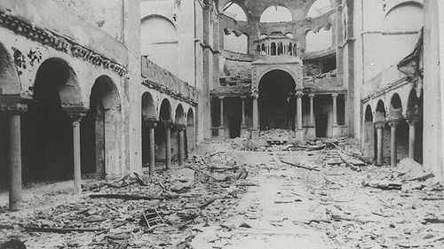 Noaptea de cristal – pogromul din noiembrie 1938 care a declanșat faza violentă a Holocaustului, eveniment cu ecouri până în ziua de azi