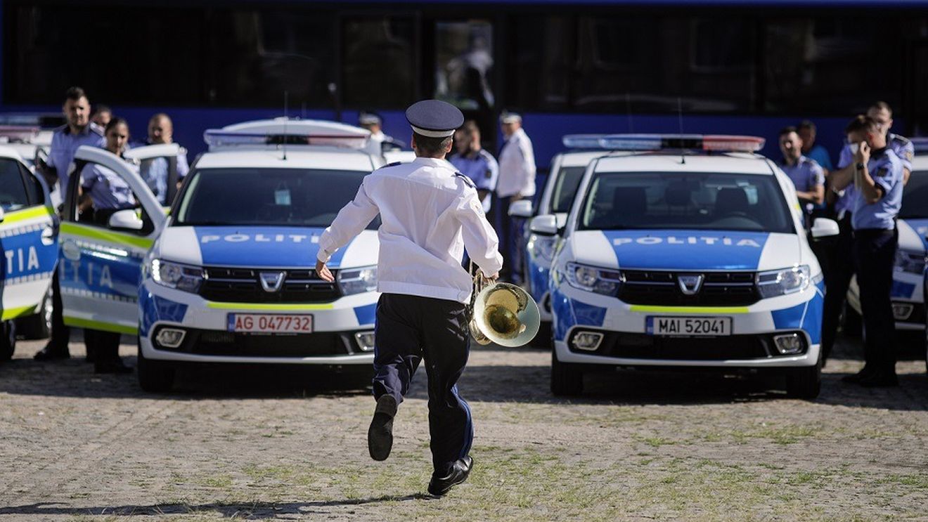 Polițiștii care au percheziționat elevii din Jilava, anchetați pentru abuz