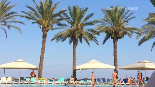 Turiștii își schimbă planurile de vacanță din cauza caniculei. Zonele care sunt acum la mare căutare