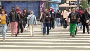 Câți bani are acum în cont un român cu salariu mediu care a contribuit timp de 17 ani la Pilonul II
