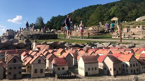 FOTO/VIDEO Mini-Transilvania din Odorheiu Secuiesc: un parc cu zeci de clădiri monumente istorice și de arhitectură, realizate la scară redusă poate fi vizitat la Băile Seiche