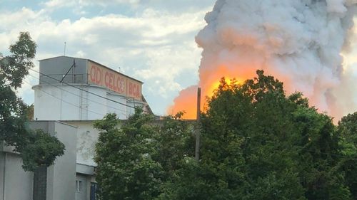 UPDATE FOTO Explozie la Constanța: Arde o magazie plină cu carton și aluminiu/ Autoritățile intervin cu 9 mașini de stingere, 2 autoscări și 5 ambulanțe