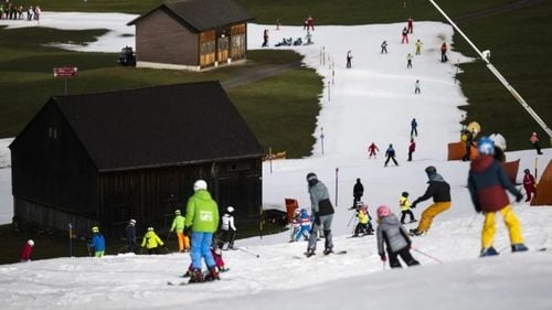 Hotelierii bulgari vin cu activități alternative pentru schiori în așteptarea zăpezii