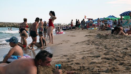 FOTO Cum a fost detronată Mamaia de Eforie, stațiunea în care se mănâncă mult, prost și ieftin/ Hamsii, gogoși, porumb fiert, pizza și midii ținute în căldură, mâncate pe plajă, la plimbare sau shopping/ Bonus: Obsesia cârciumarilor pentru frappeuri