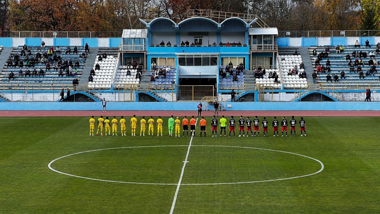 Risipă din banii publici: Primăria orașului Bistrița alocă 12,5 milioane de lei ca să cumpere un stadion în paragină, deși guvernul construiește un nou stadion