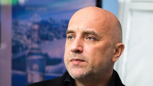 Scriitorul rus Zahar Prilepin revine după ce a fost rănit într-un presupus atac: Le mulţumesc tuturor celor care s-au rugat, pentru că ar fi fost imposibil să supravieţuieşti unei astfel de explozii. Le spun demonilor, nu veţi intimida pe nimeni