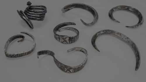 O comoară vikingă milenară, descoperită în Danemarca: Sunt exemplare foarte vechi, care leagă Scandinavia și în special Aarhus de Est și de Vest