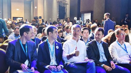 Revoltă în USR după ce conducerea formațiunii a amânat validarea lui Nicușor Dan drept candidatul partidului la primărie / ”S-au spus cuvinte grele de la cel mai înalt nivel, chiar din ălea care încep cu f” / ”Suntem conduși de o majoritate care e gata să vândă pe mărunțiș povestea USR”