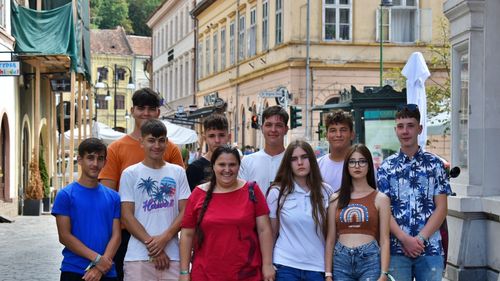 INTERVIU Iuliana Mănescu, profesoara care și-a convins elevii din rural să citească și să-și înscrie prezentările video după cărți la un festival național: Pentru ei a fost un efort supraomenesc să ducă o carte la bun sfârșit