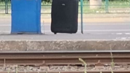 Valiză suspectă într-o stație de tramvai din Arad. La fața locului au fost solicitați specialişti SRI şi o echipă pirotehnică