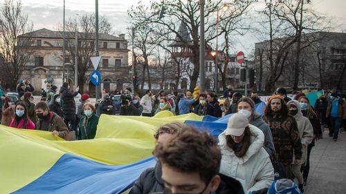 Retrospectiva anului 2023 în salarii: Capitala are cei mai bine plătiți angajați, cu o medie netă de 5.000 de lei pe lună. Caraș-Severin, la polul opus / Pe industrii: IT-iștii în top, sectorul de beauty la coadă